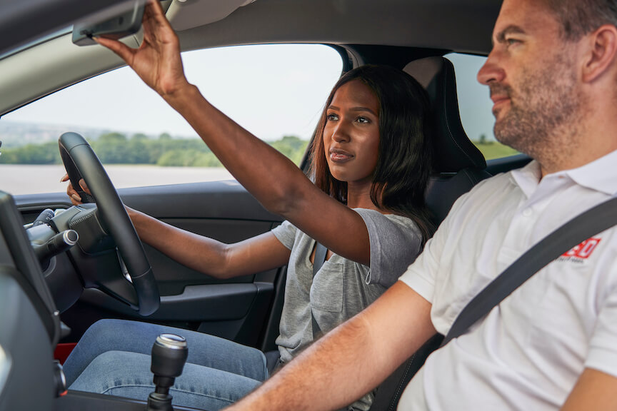 Adjusting rear view mirror